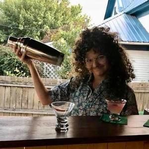 Meet your Posher, Hali